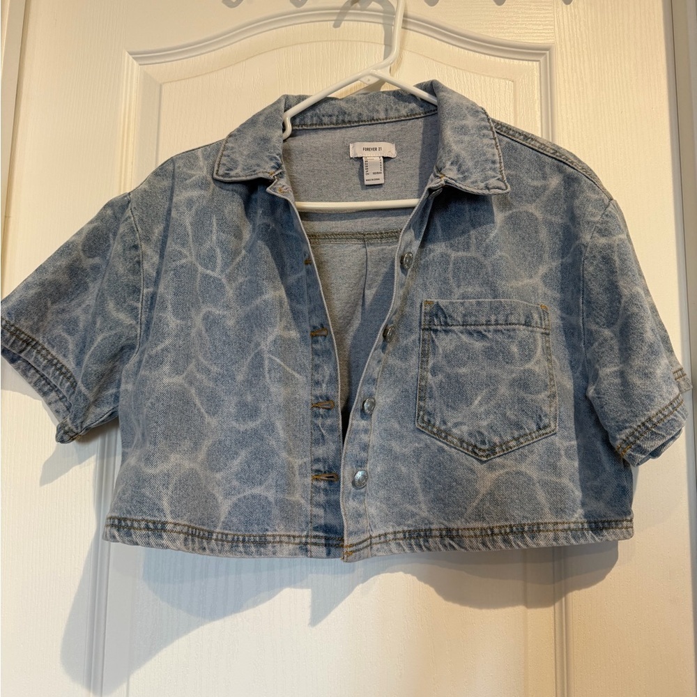NWOT Forever 21 Light Blue Acid-Wash Denim short sleeve Jacket